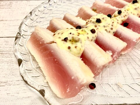 マグロのレアステーキ　レモンマスタードソース添え